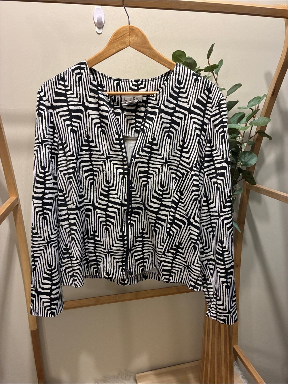 Joseph Ribkoff Black and White Geometric Zip-Front Long Sleeve Top